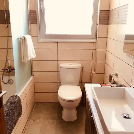 Retro-modern Luxury Flat In Agios Andreas Apartmán